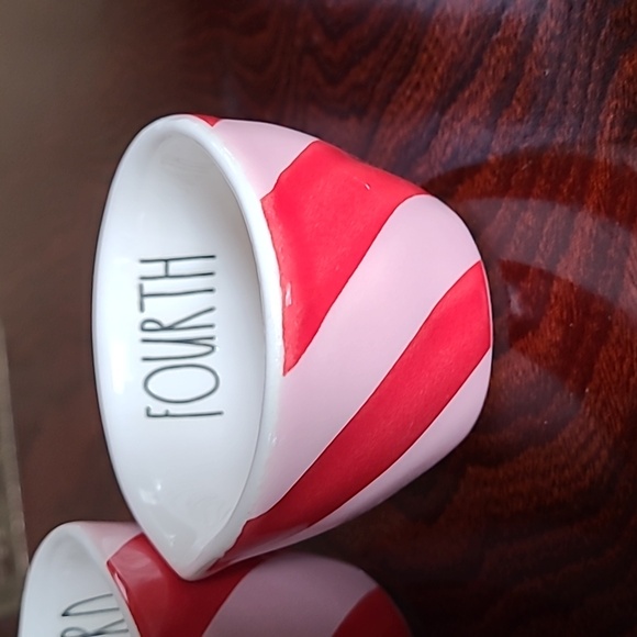 🍬Rae Dunn Measuring Cup Set - Picture 11 of 13